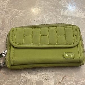 Lug wristlet wallet